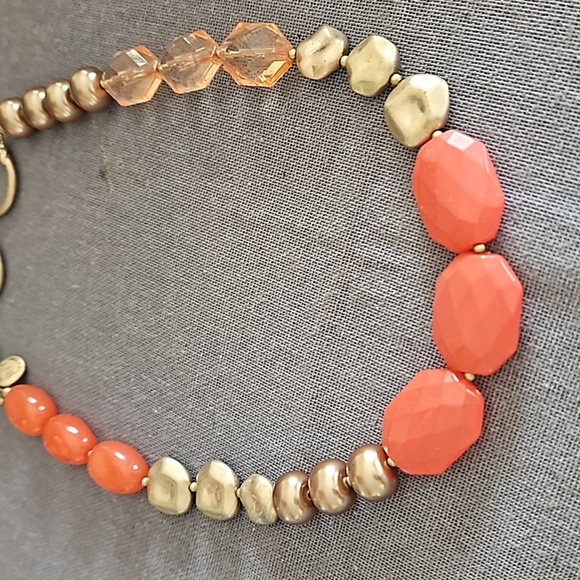 Jones NY corals & golds statement necklace super pretty! Adjustable length - Picture 6 of 7